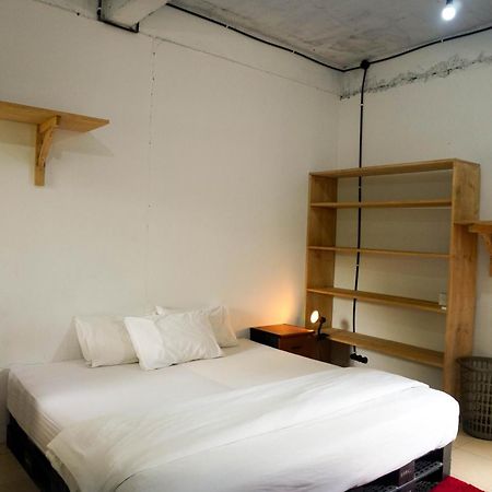 Albergue LoTide Surf Camp Kuta  Exterior foto