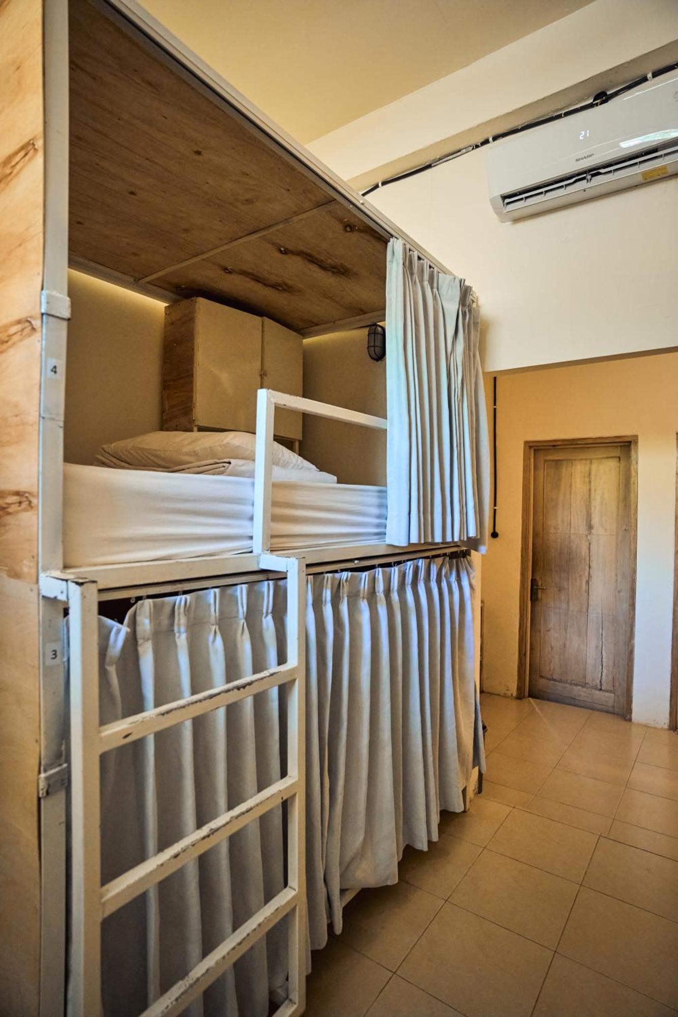 Albergue LoTide Surf Camp Kuta  Exterior foto